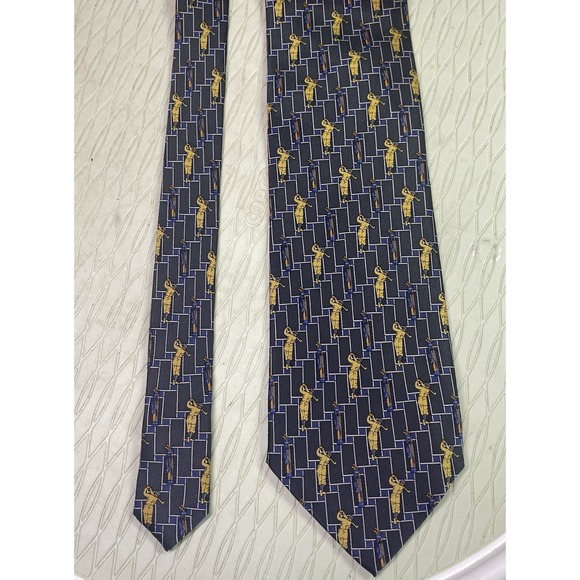 Como House Mens Tie 100% Silk  Golfing Gray/Yellow Made in Italy 58"x‎ 3.5" - Picture 1 of 7